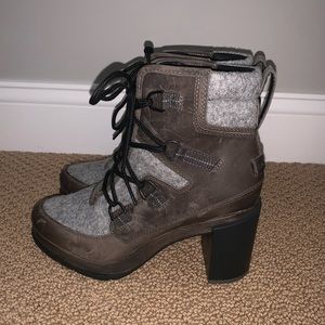 Sorel Women’s Blake Lace Bootie - with red laces